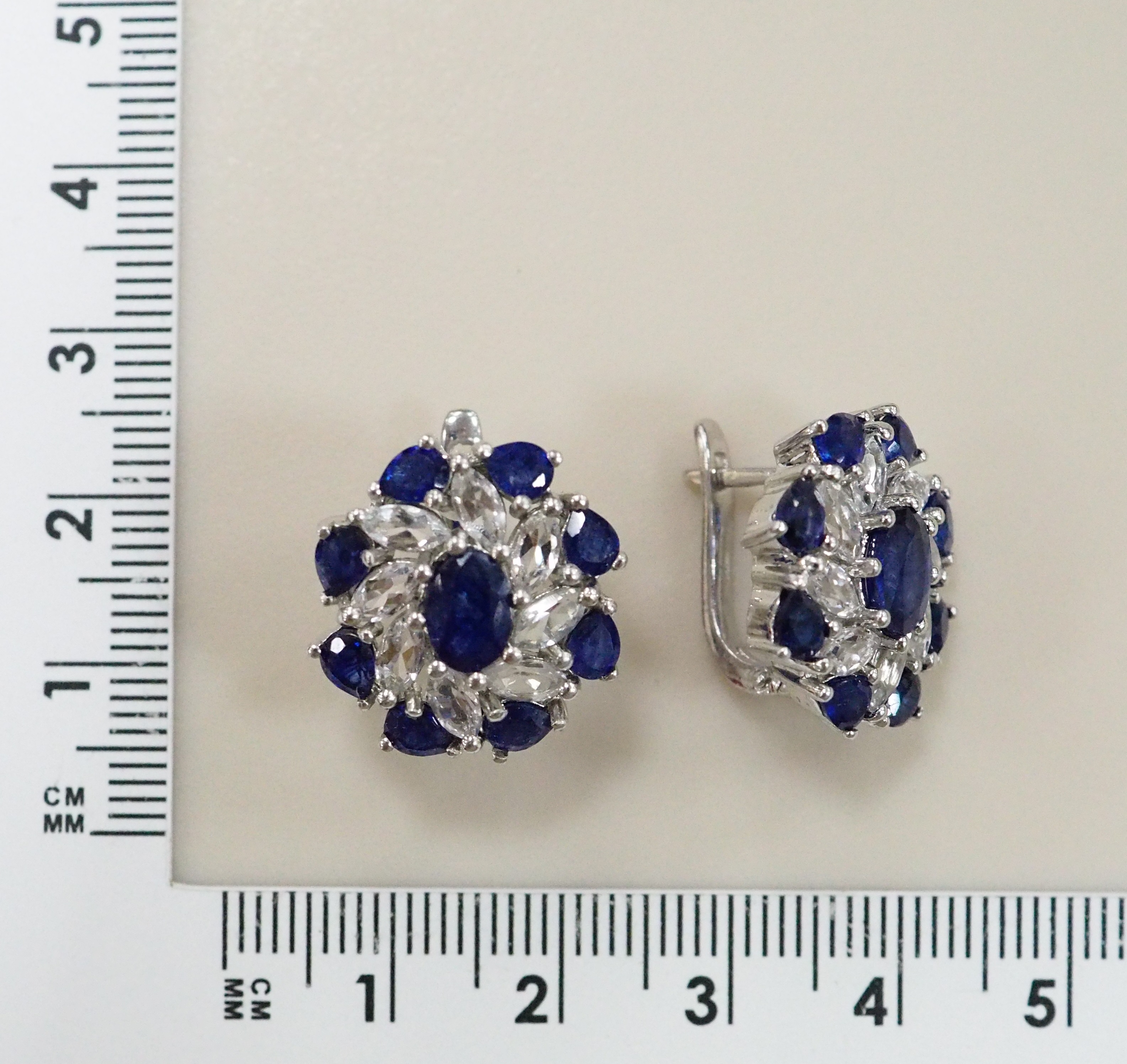 Серебряные серьги с сапфирами